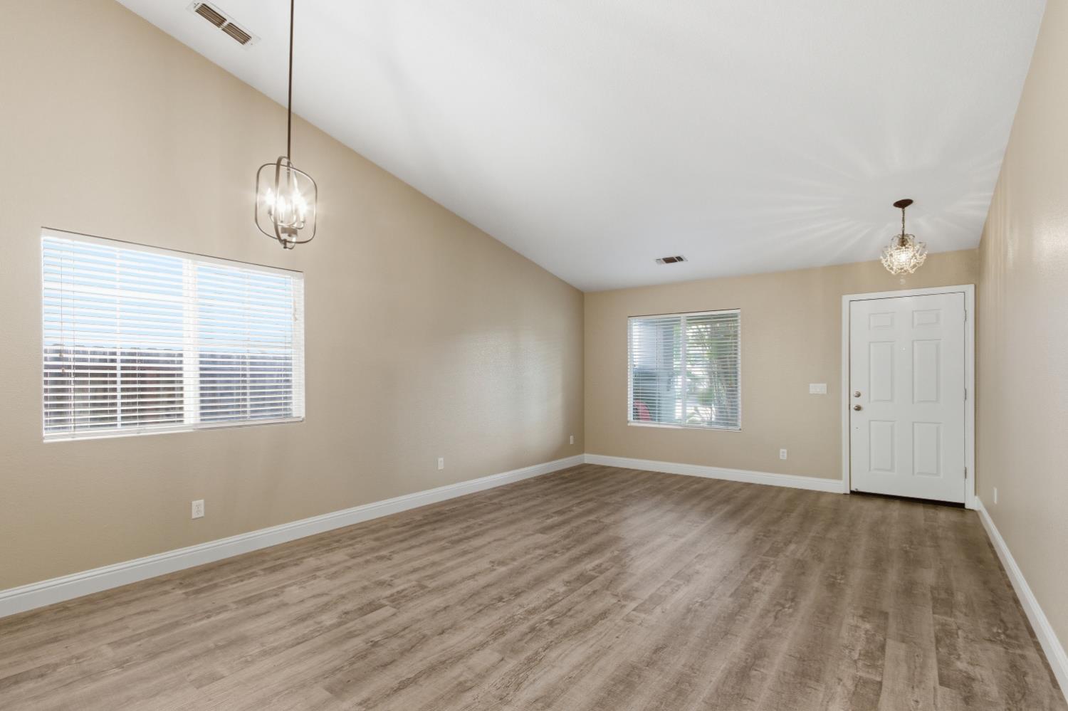 2089 Patriotic Dr, Atwater, CA 95301