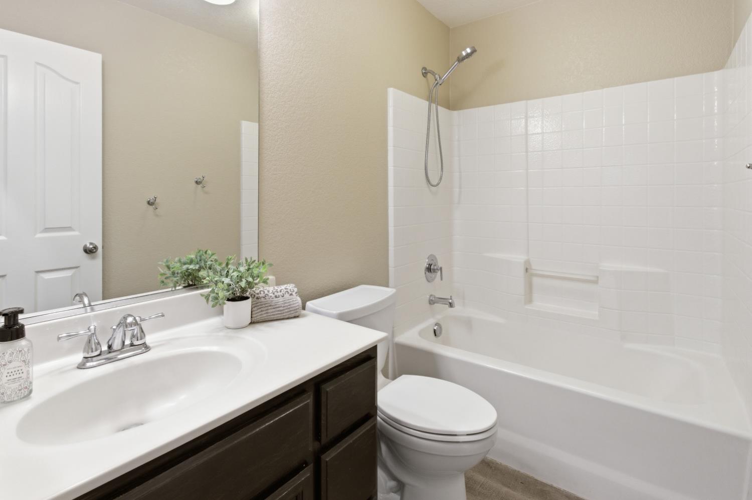 2089 Patriotic Dr, Atwater, CA 95301