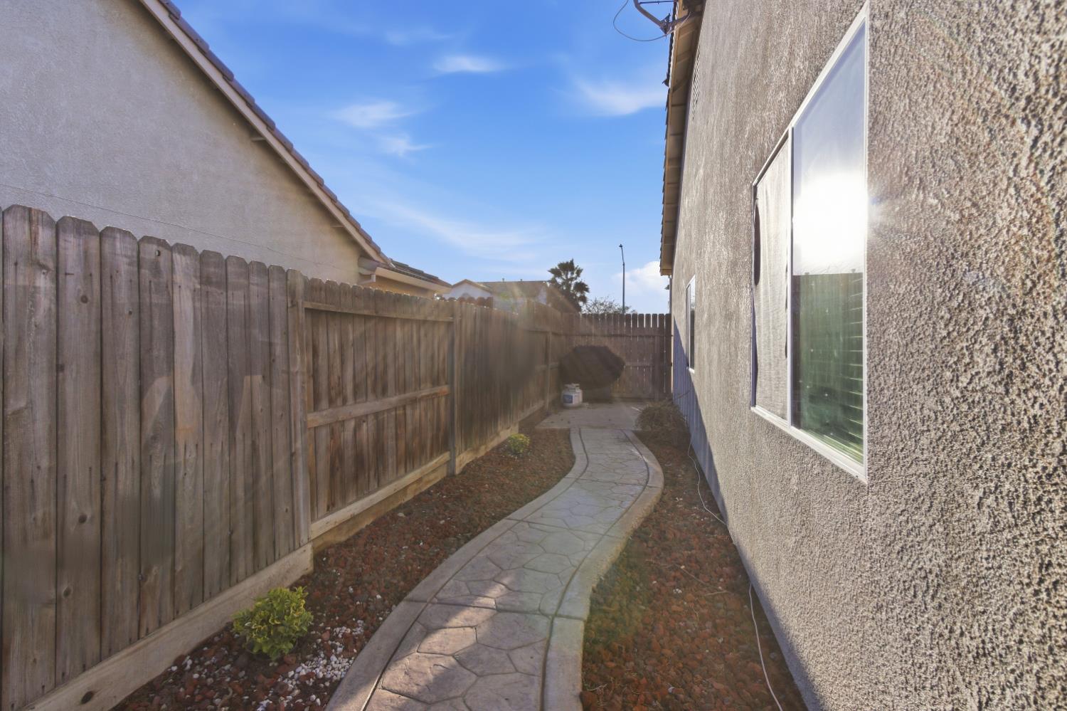 21688 Hanlon Ave, Dos Palos, CA 93620