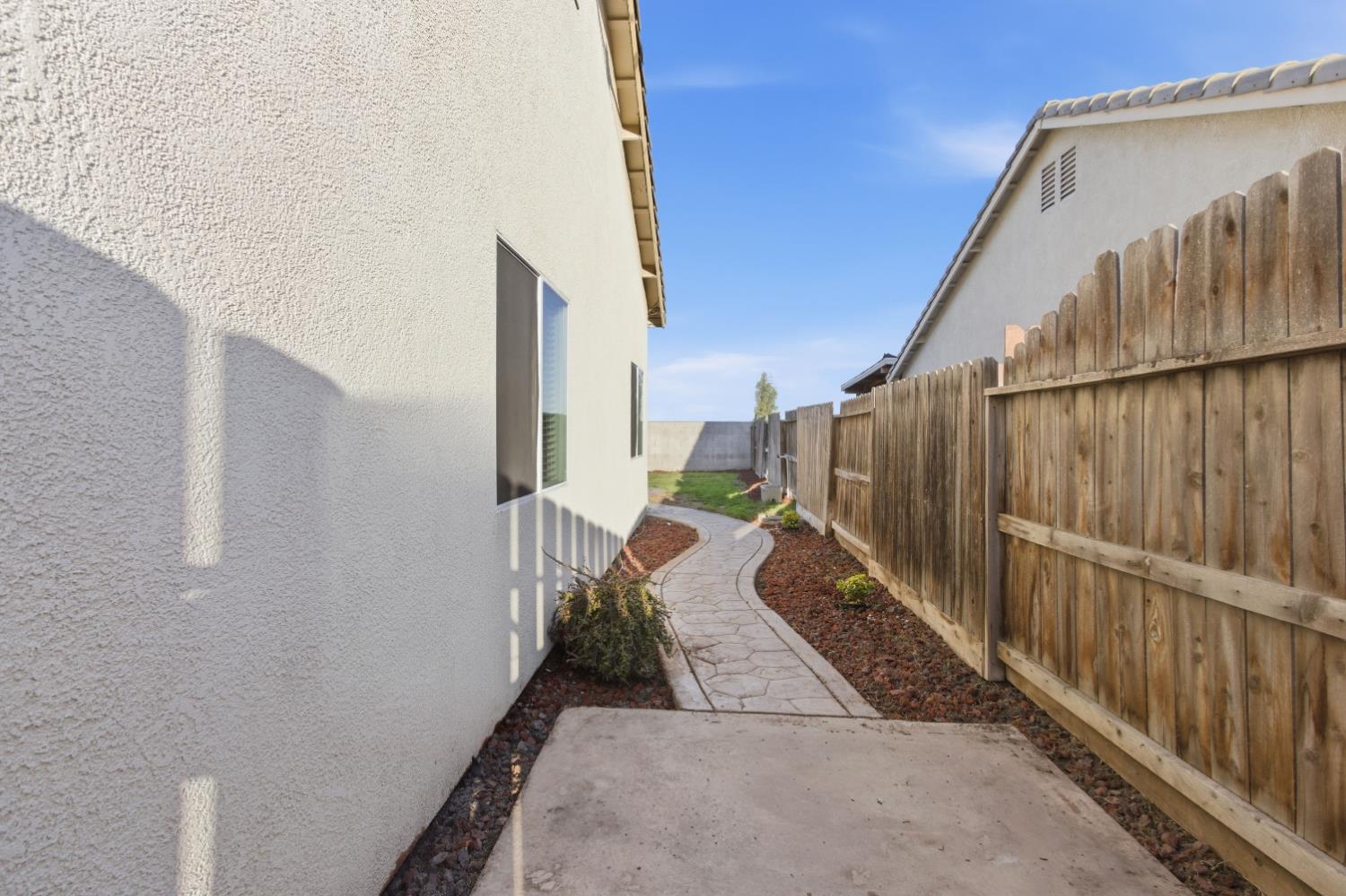 21688 Hanlon Ave, Dos Palos, CA 93620