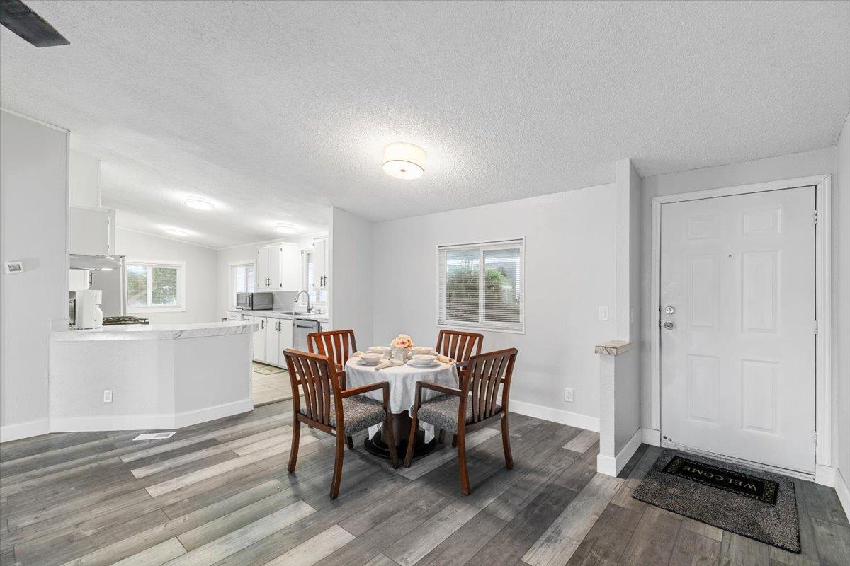 5901 Newbrook Cir #117, Riverbank, CA 95367