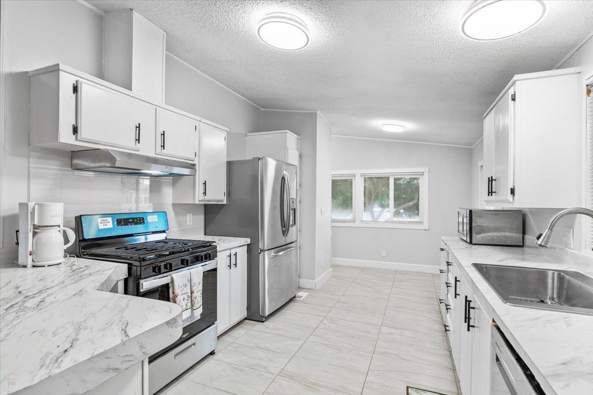 5901 Newbrook Cir #117, Riverbank, CA 95367