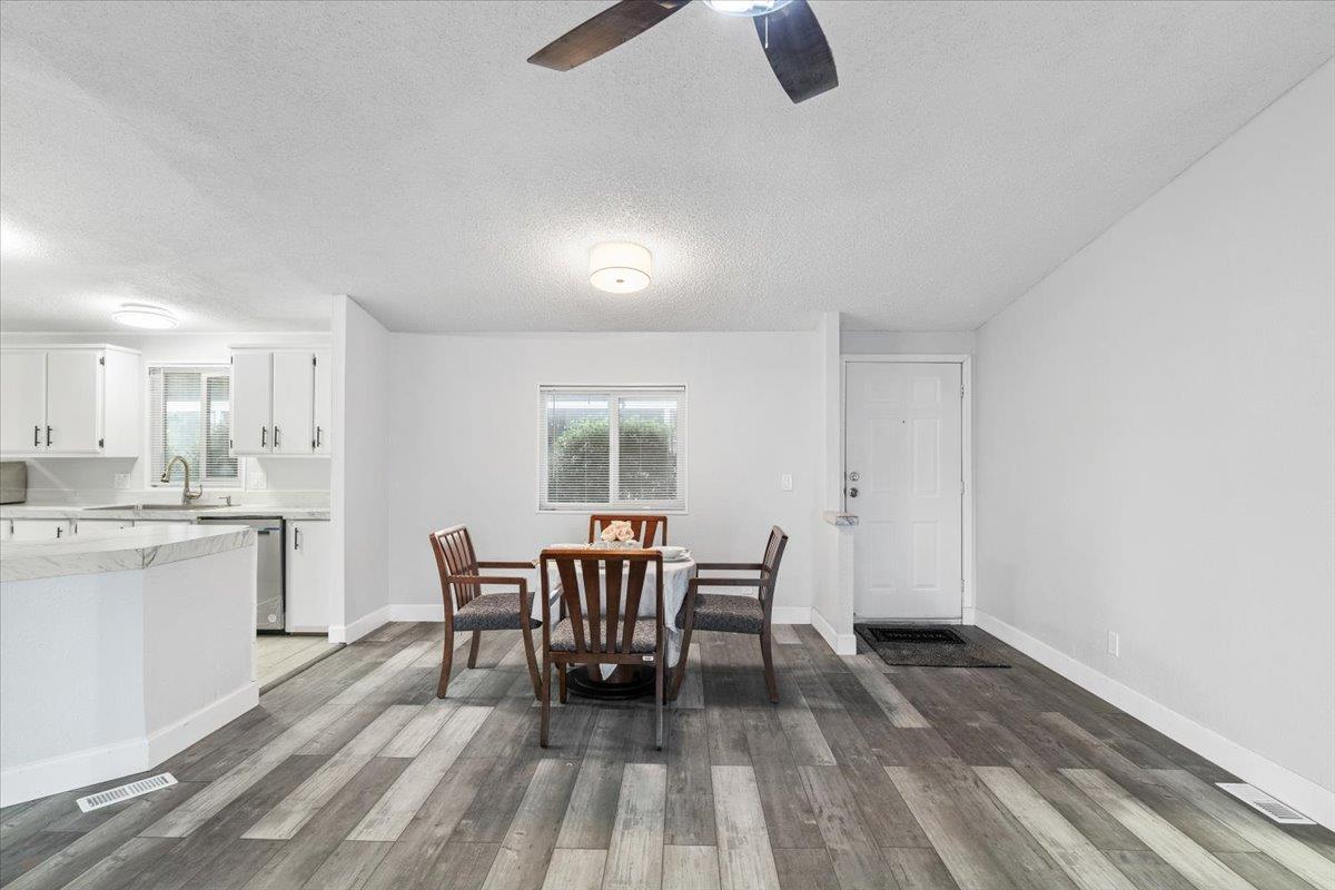 5901 Newbrook Cir #117, Riverbank, CA 95367