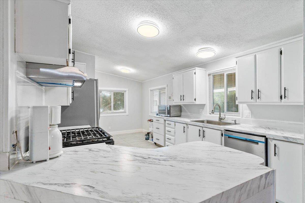 5901 Newbrook Cir #117, Riverbank, CA 95367