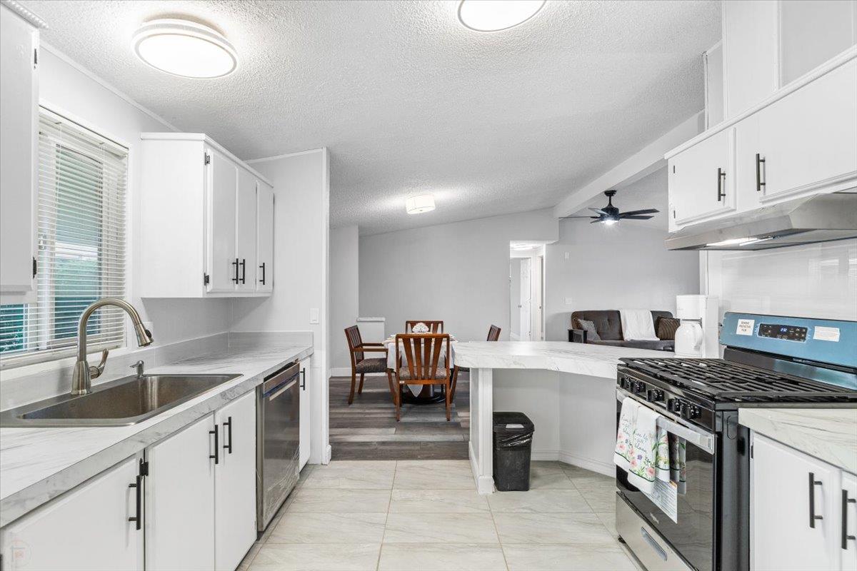 5901 Newbrook Cir #117, Riverbank, CA 95367