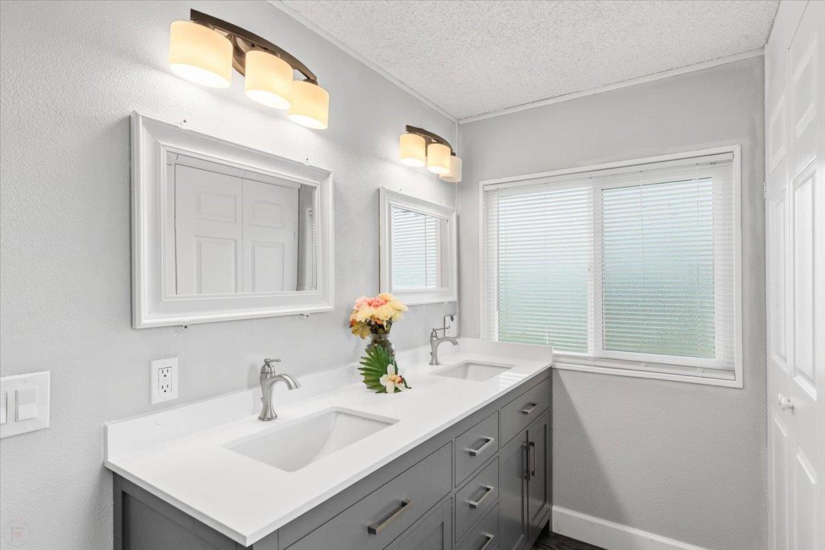 5901 Newbrook Cir #117, Riverbank, CA 95367