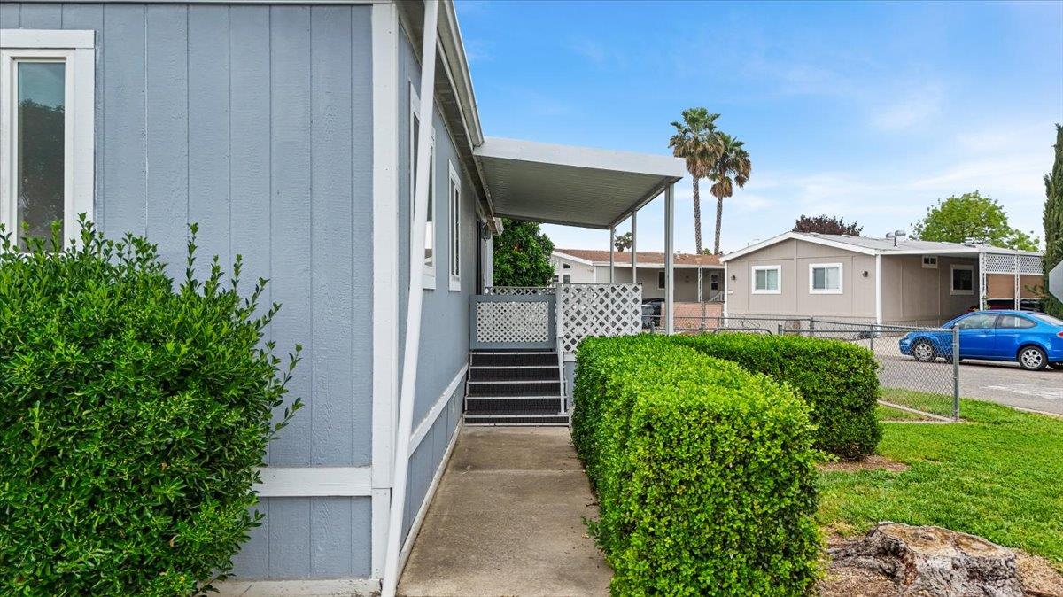 5901 Newbrook Cir #117, Riverbank, CA 95367