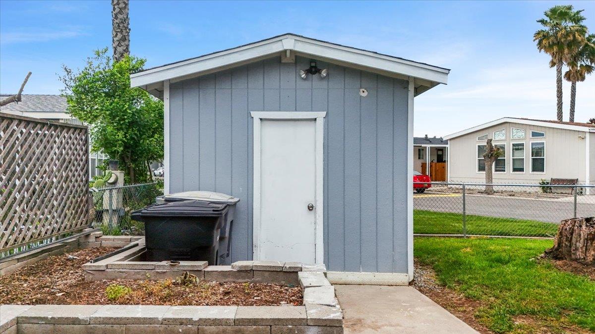 5901 Newbrook Cir #117, Riverbank, CA 95367