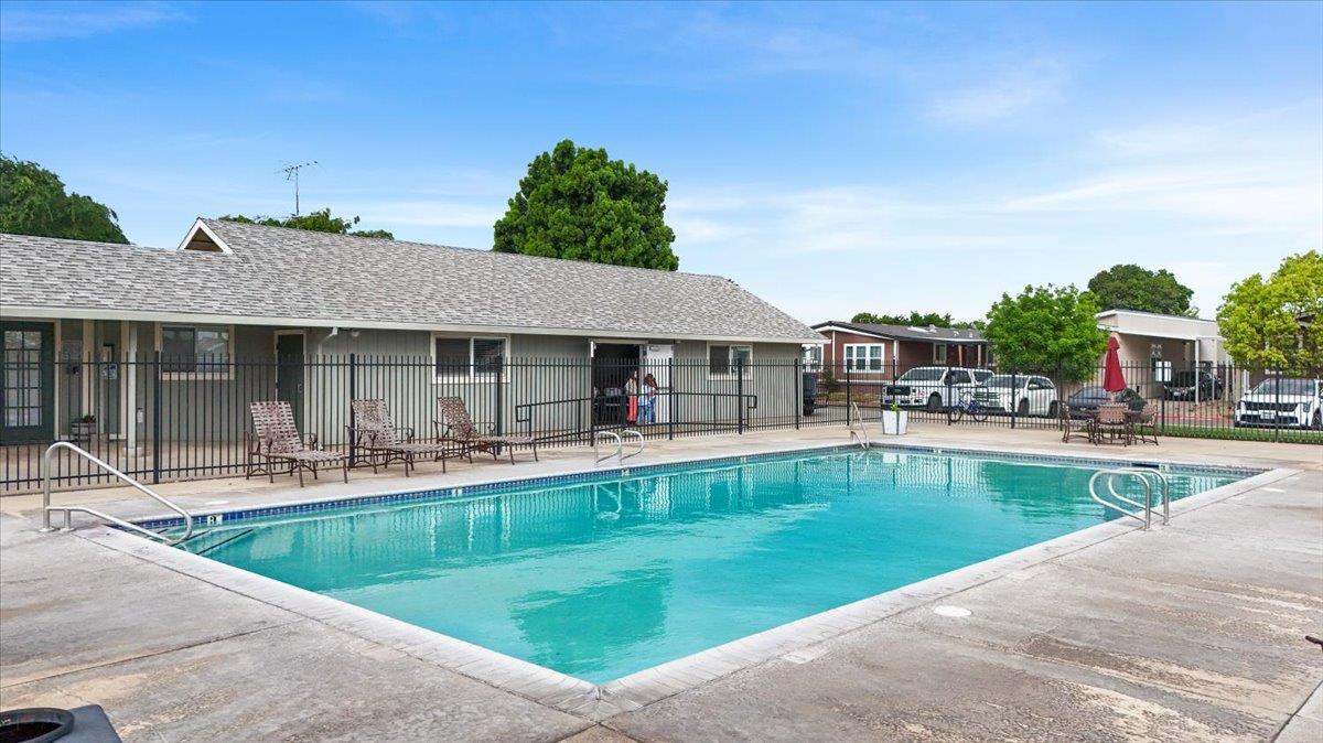 5901 Newbrook Cir #117, Riverbank, CA 95367