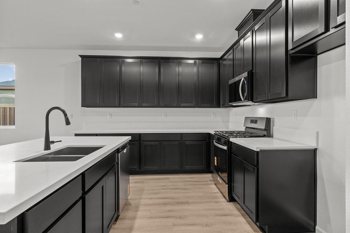 909 Zennor Pl, Patterson, CA 95363