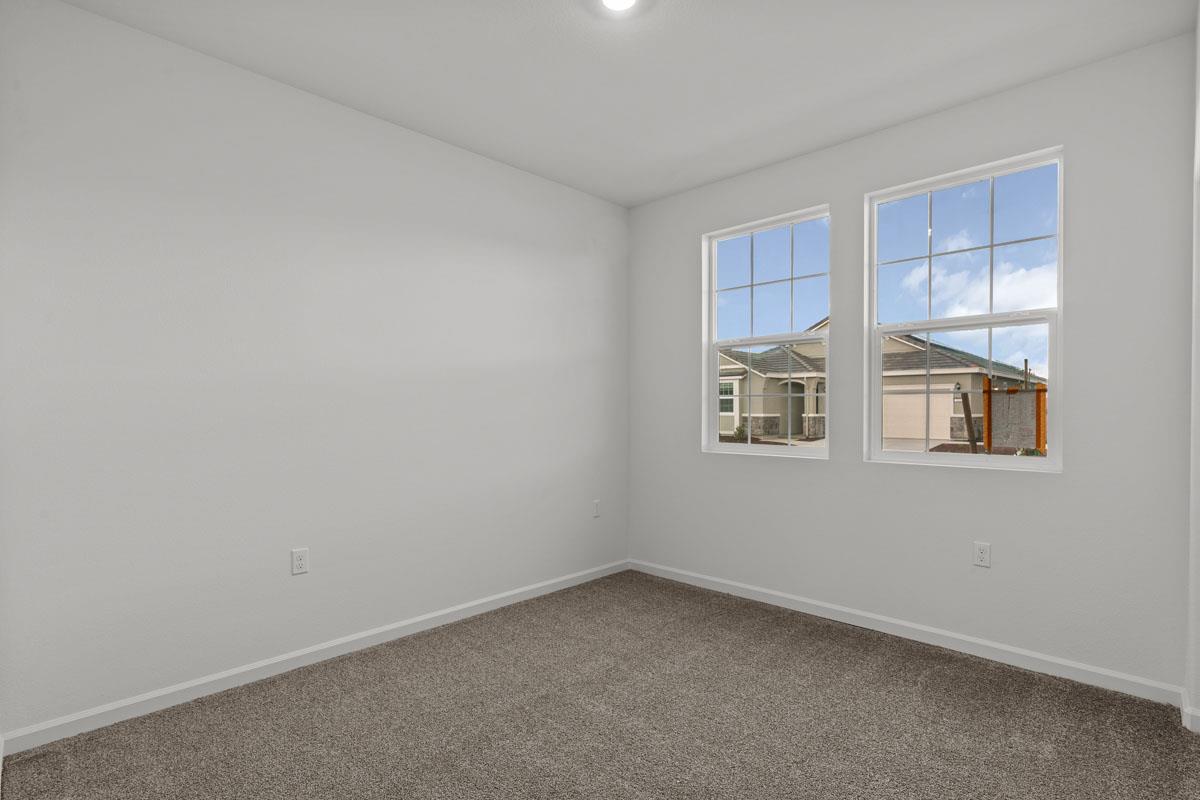 909 Zennor Pl, Patterson, CA 95363