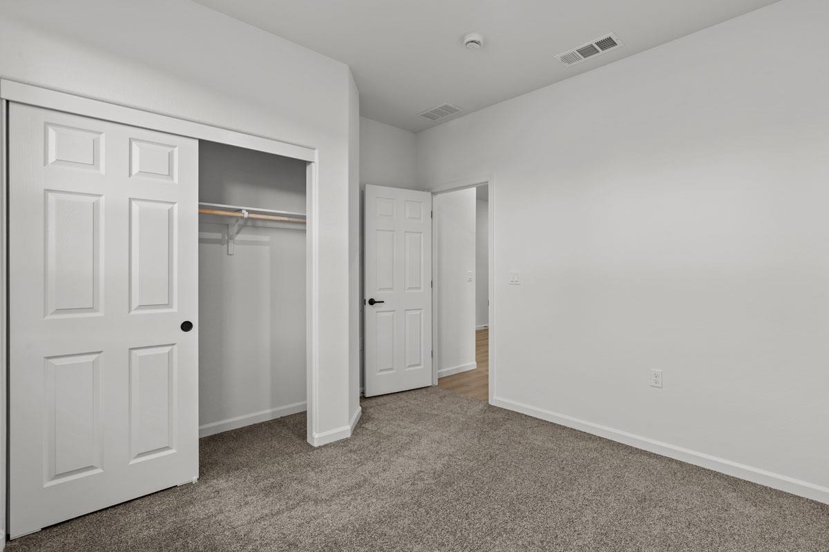 909 Zennor Pl, Patterson, CA 95363