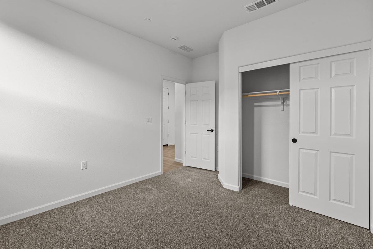 909 Zennor Pl, Patterson, CA 95363