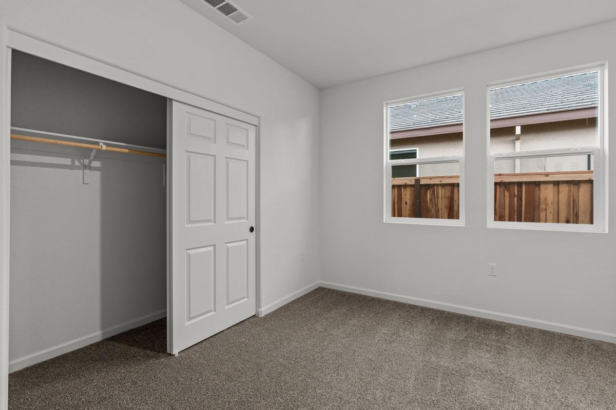 909 Zennor Pl, Patterson, CA 95363