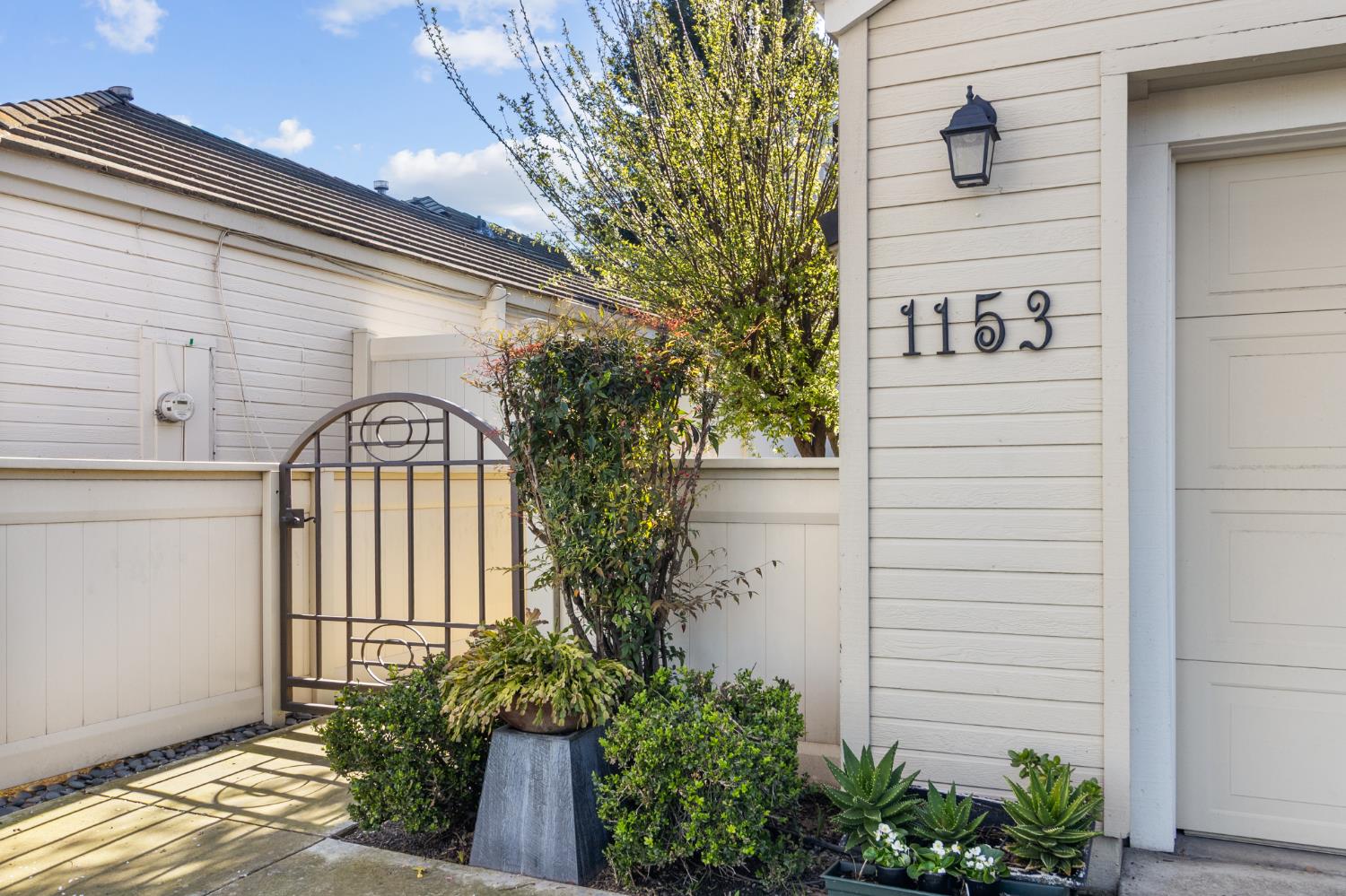 1153 Copper Lantern Ct, Modesto, CA 95355