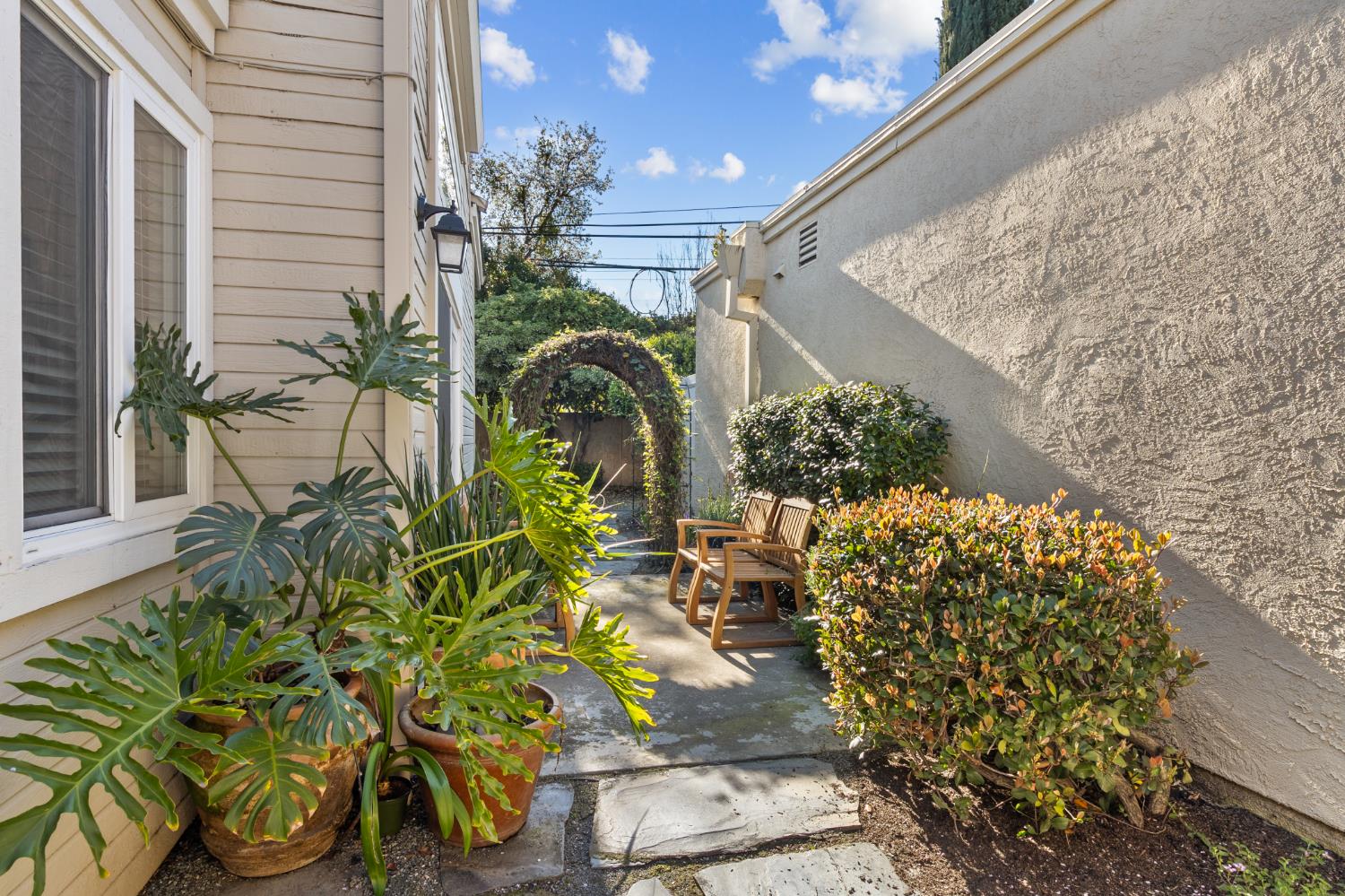 1153 Copper Lantern Ct, Modesto, CA 95355