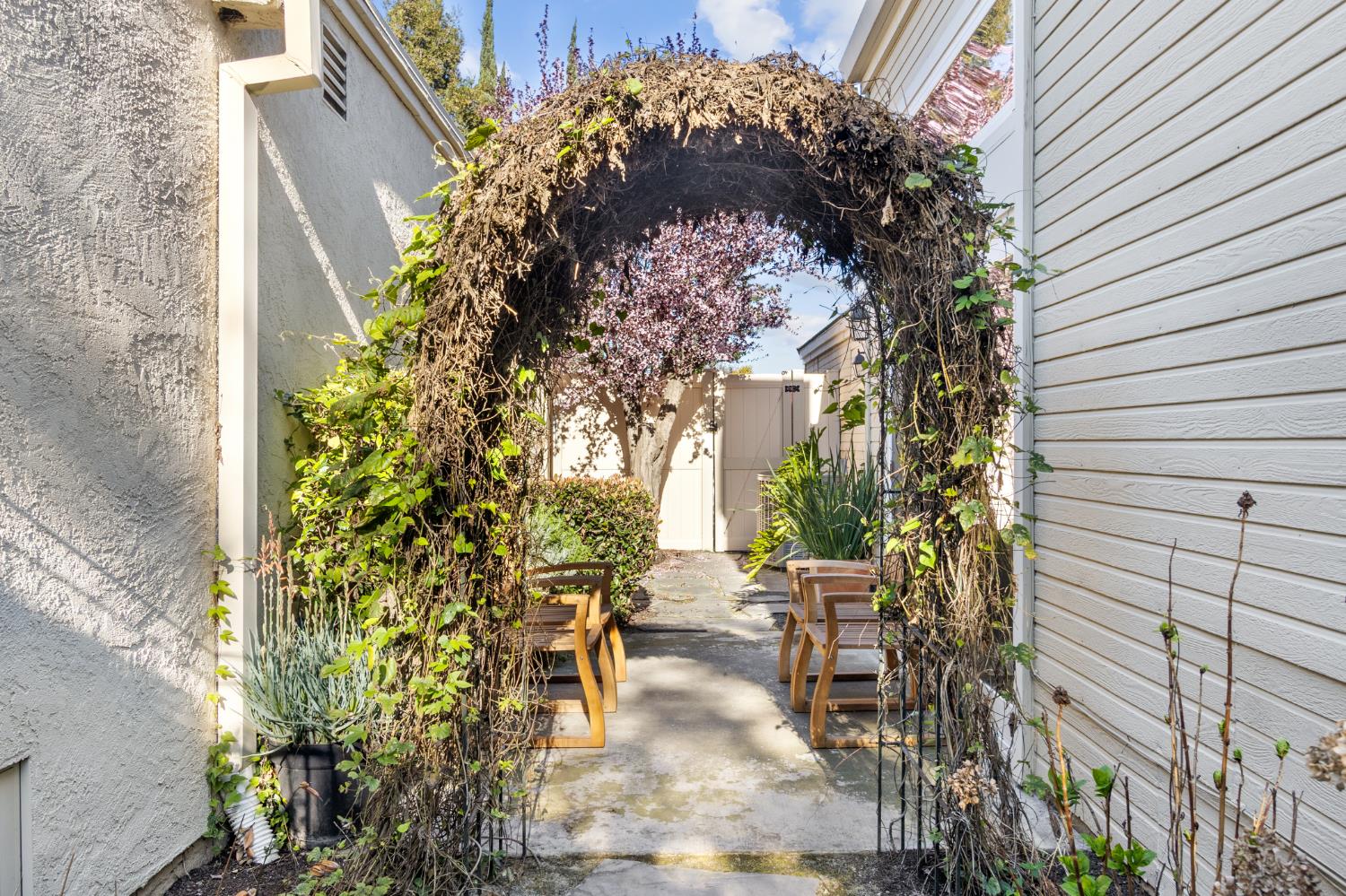 1153 Copper Lantern Ct, Modesto, CA 95355