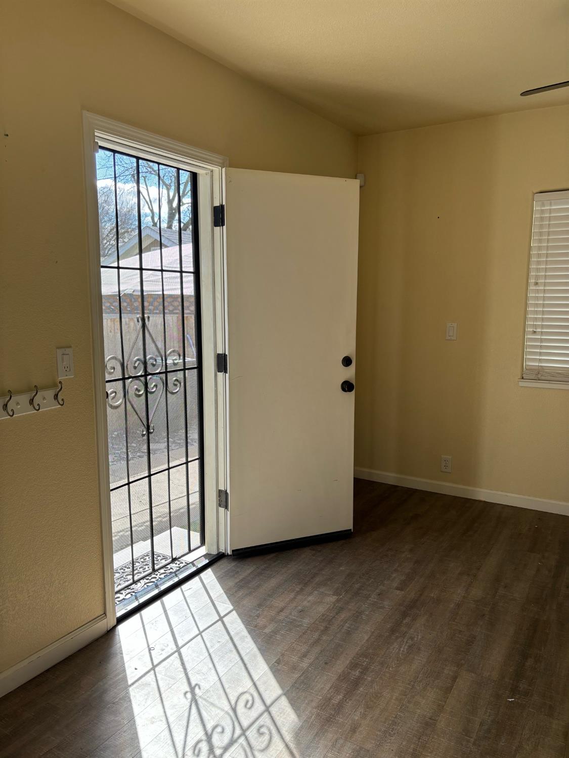 417 Enslen Ave, Modesto, CA 95354