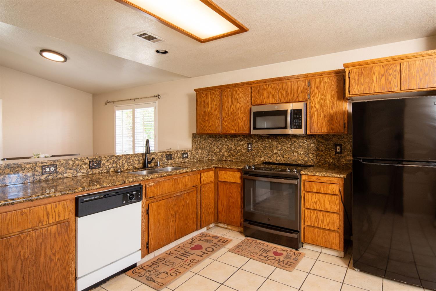 2300 Park East Dr, Modesto, CA 95351