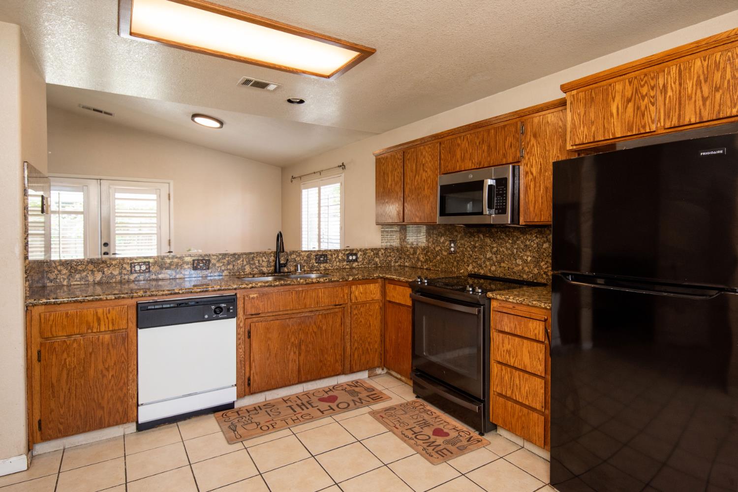 2300 Park East Dr, Modesto, CA 95351