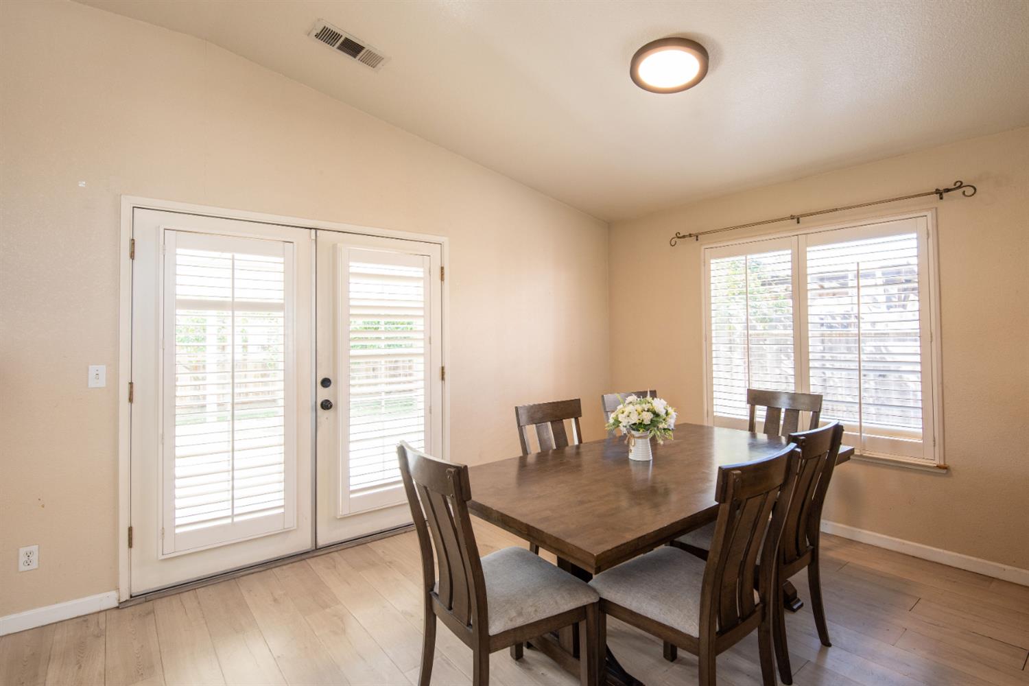 2300 Park East Dr, Modesto, CA 95351