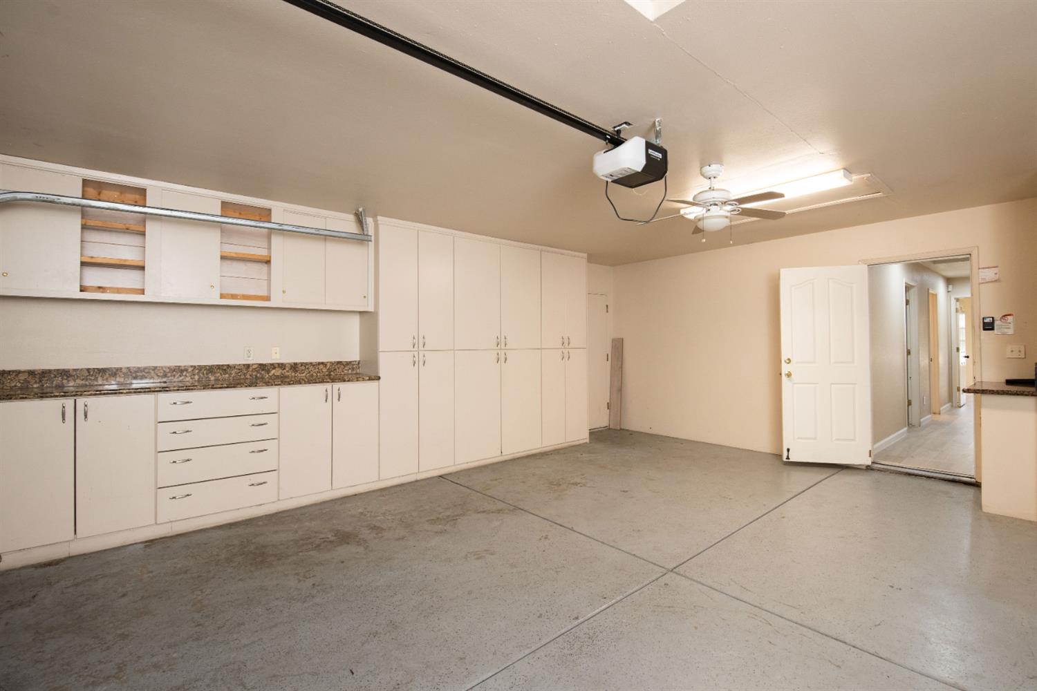 2300 Park East Dr, Modesto, CA 95351