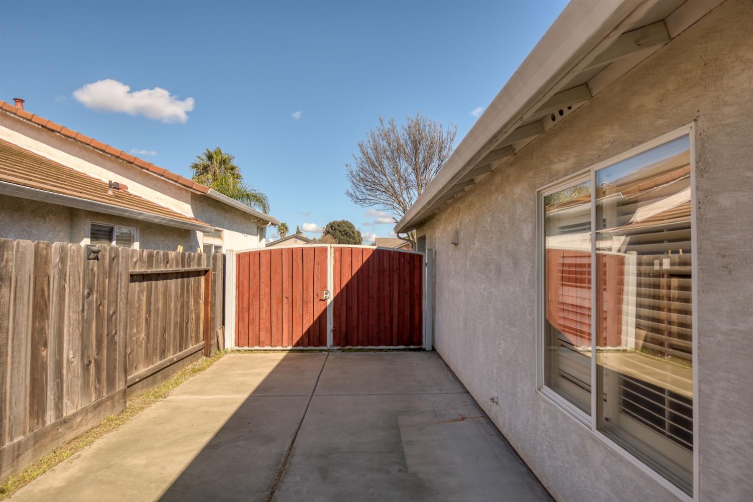 2300 Park East Dr, Modesto, CA 95351