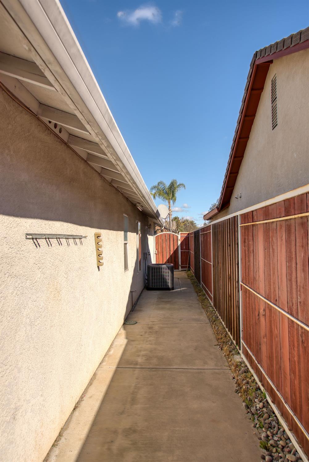 2300 Park East Dr, Modesto, CA 95351