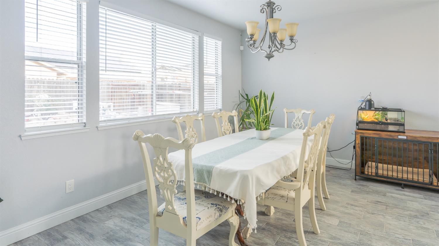 707 Chenin Blanc Dr, Manteca, CA 95337