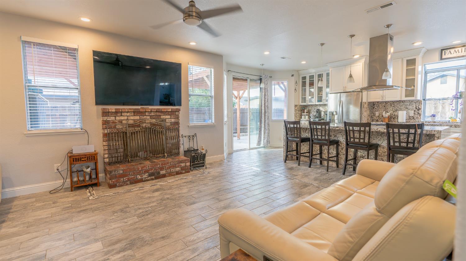 707 Chenin Blanc Dr, Manteca, CA 95337