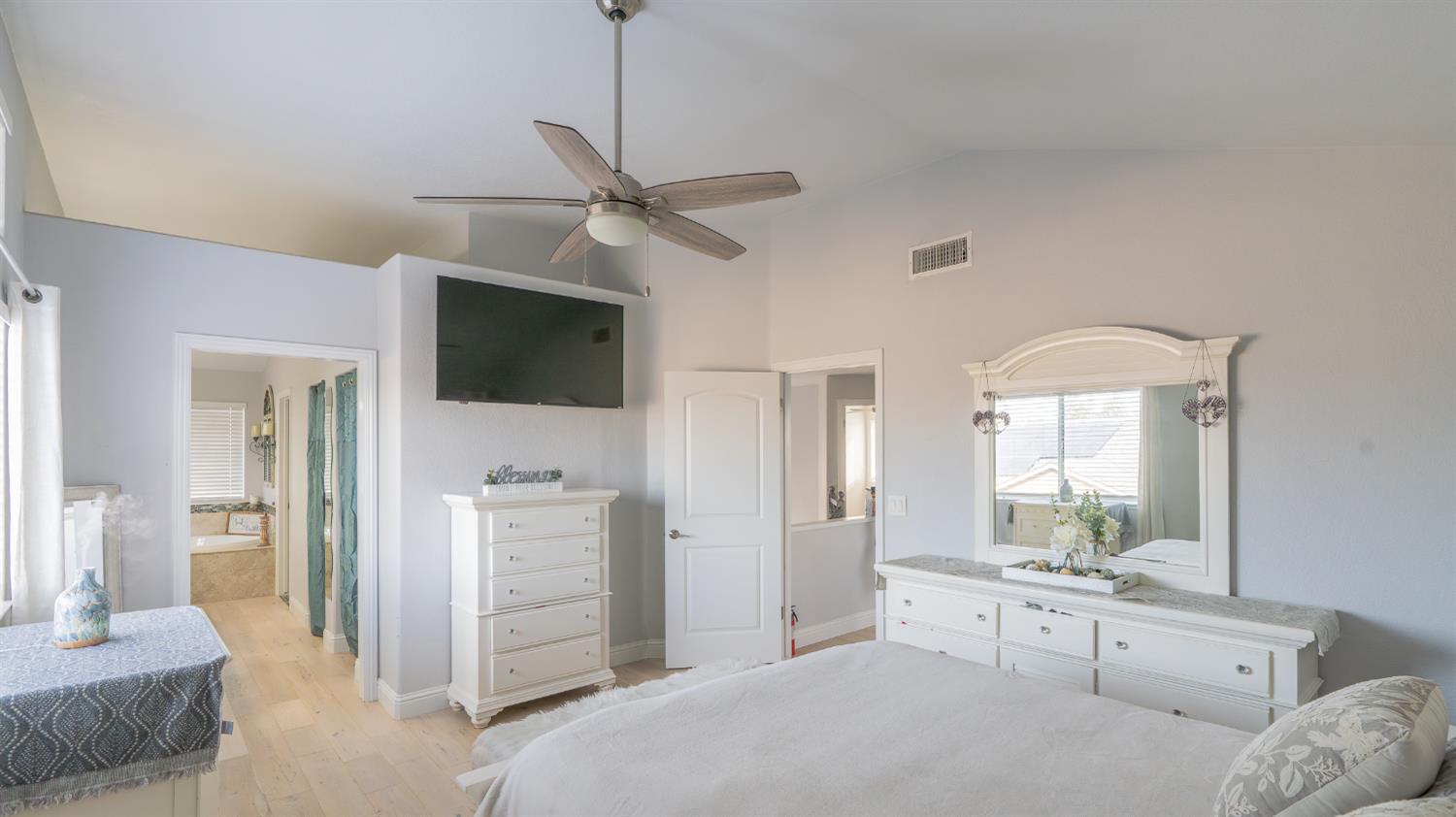 707 Chenin Blanc Dr, Manteca, CA 95337