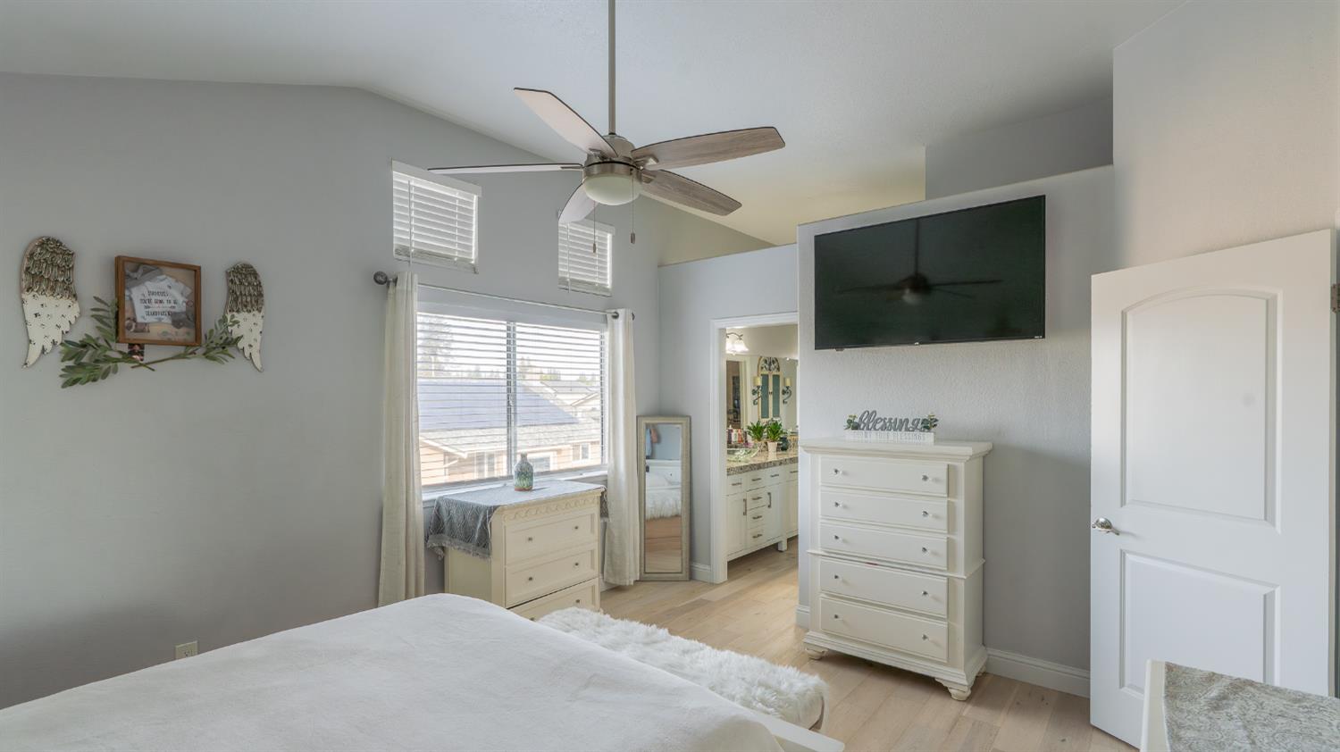 707 Chenin Blanc Dr, Manteca, CA 95337