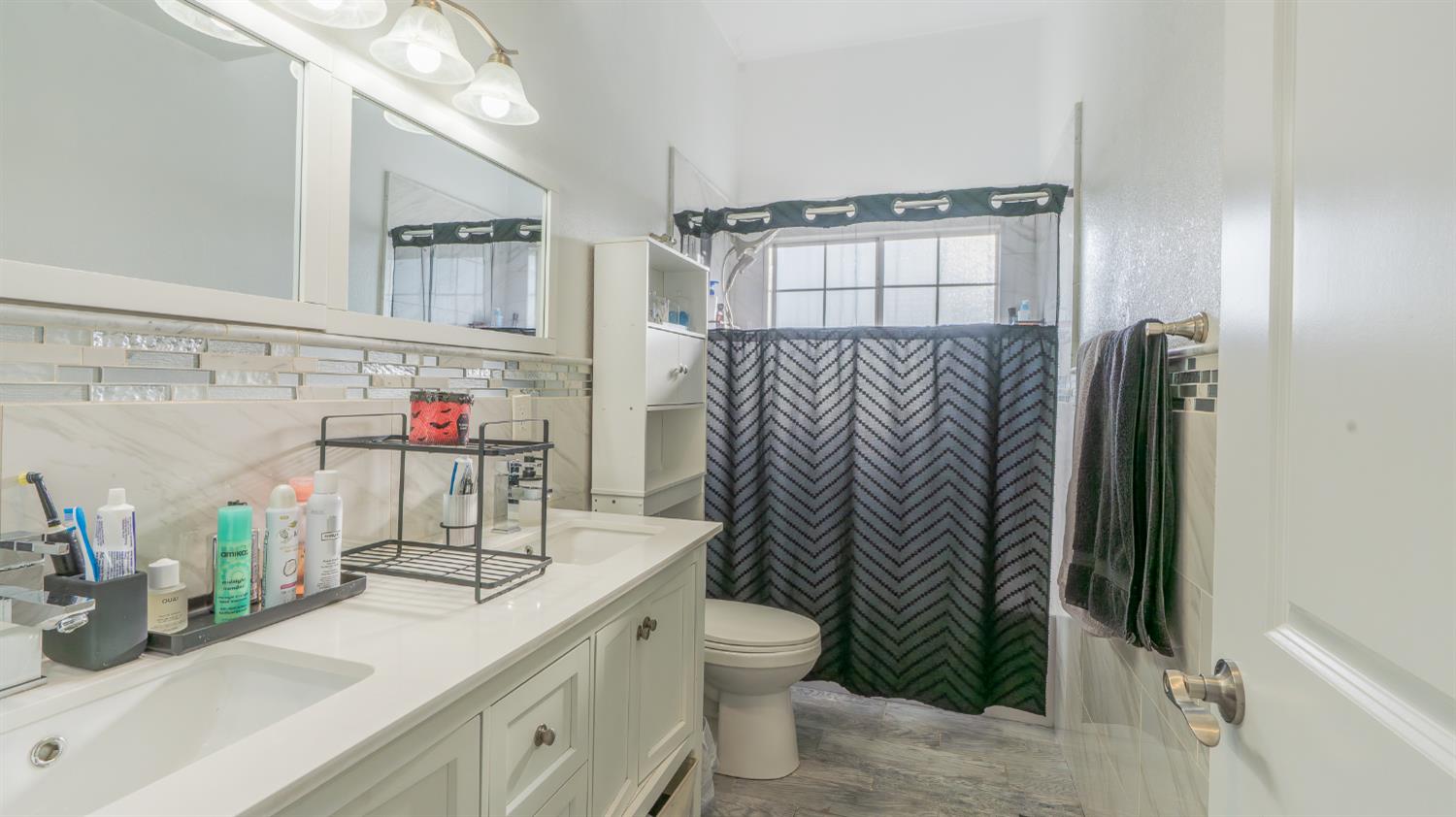 707 Chenin Blanc Dr, Manteca, CA 95337