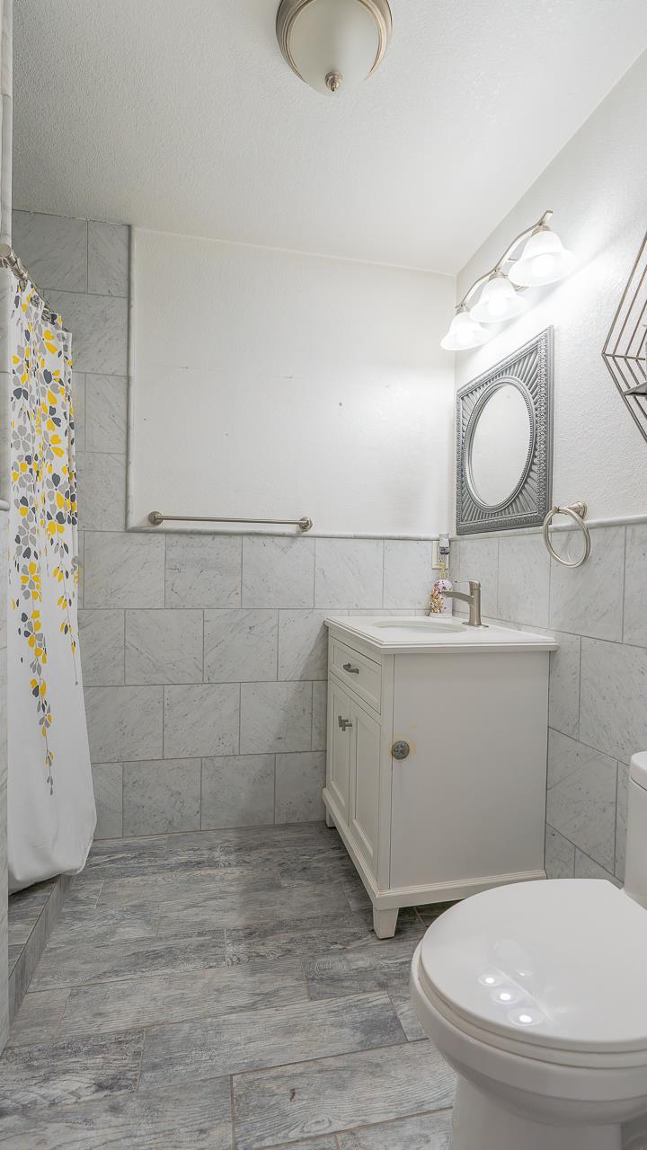 707 Chenin Blanc Dr, Manteca, CA 95337