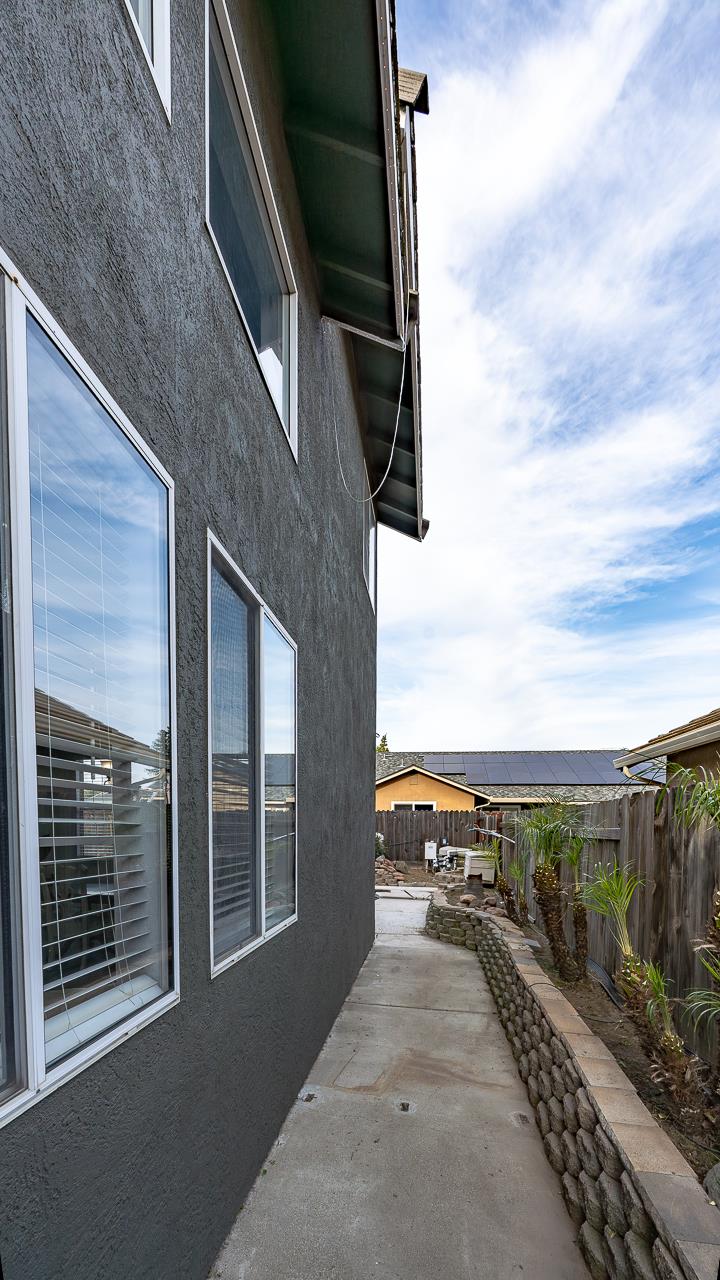 707 Chenin Blanc Dr, Manteca, CA 95337