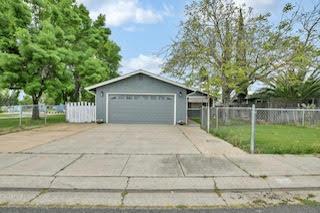 207 Park Ave, Manteca, CA 95337