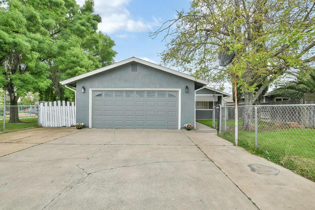 207 Park Ave, Manteca, CA 95337