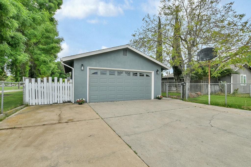 207 Park Ave, Manteca, CA 95337