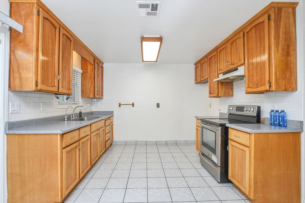 207 Park Ave, Manteca, CA 95337