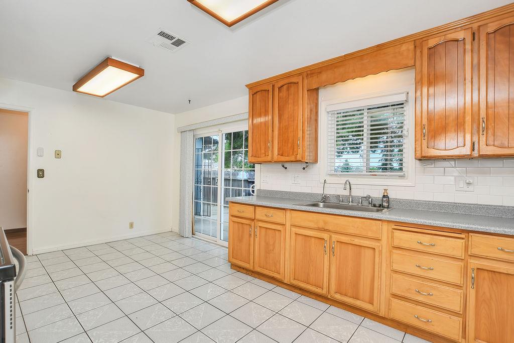 207 Park Ave, Manteca, CA 95337