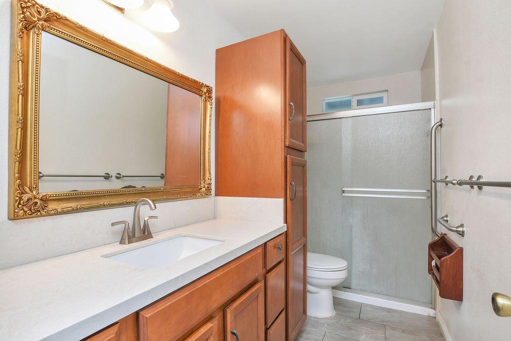 207 Park Ave, Manteca, CA 95337