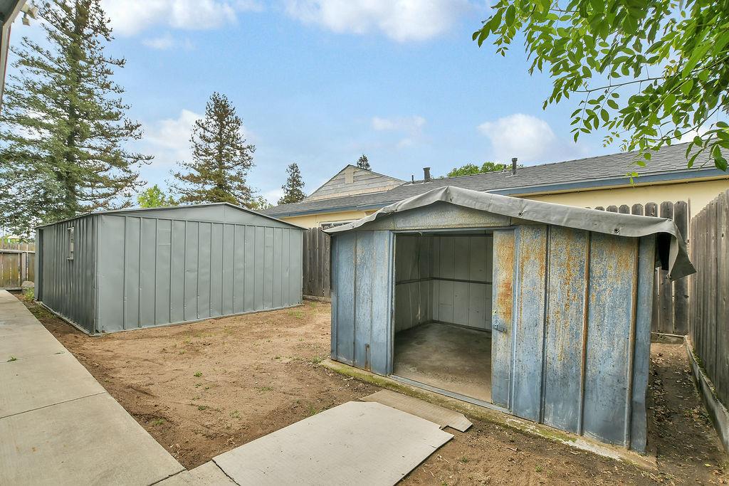 207 Park Ave, Manteca, CA 95337