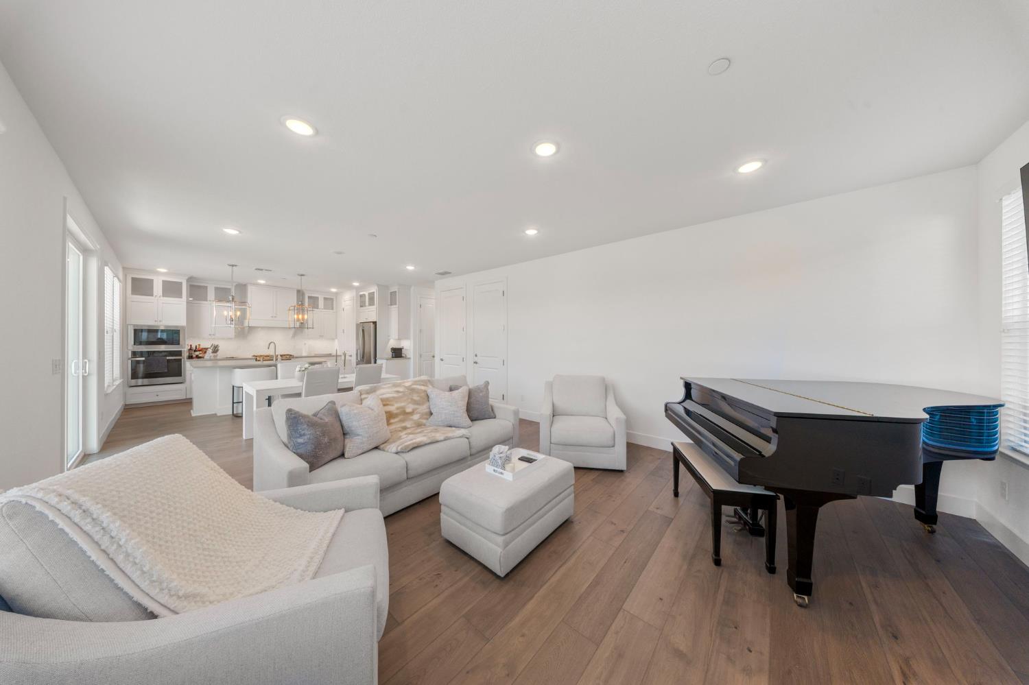 1946 Carmel Ranch Cir, Oakdale, CA 95361