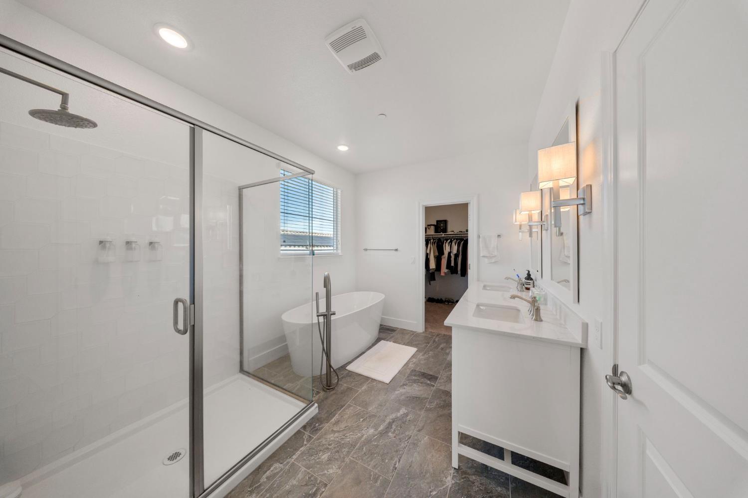 1946 Carmel Ranch Cir, Oakdale, CA 95361