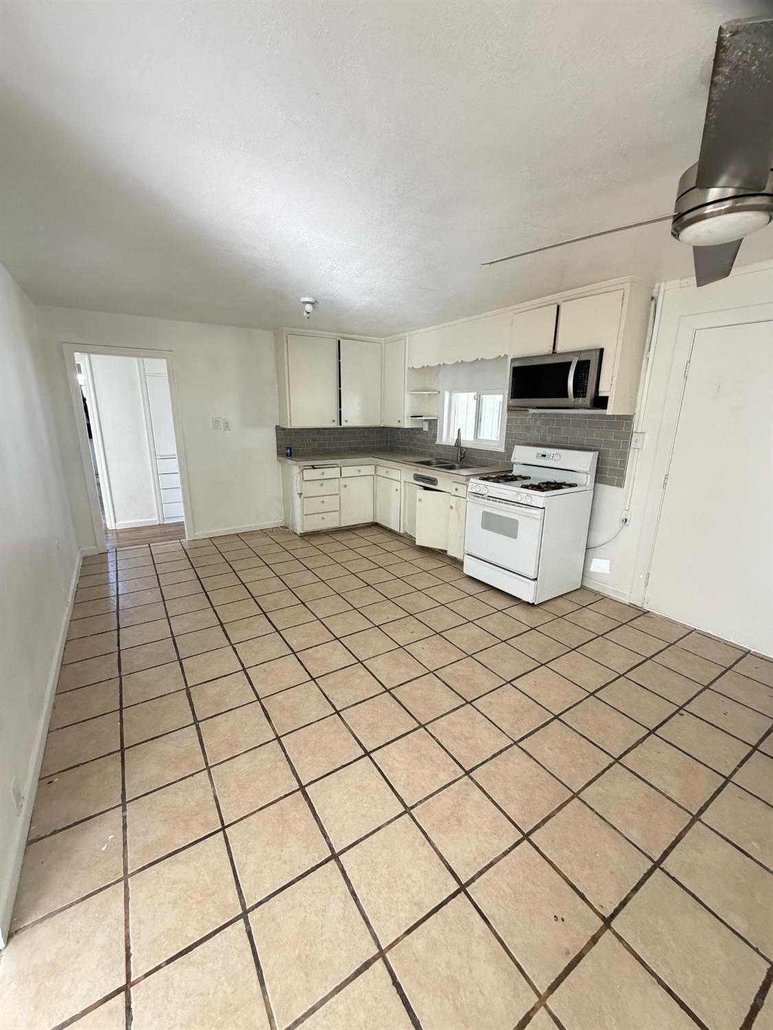 2324 6th St, Hughson, CA 95326