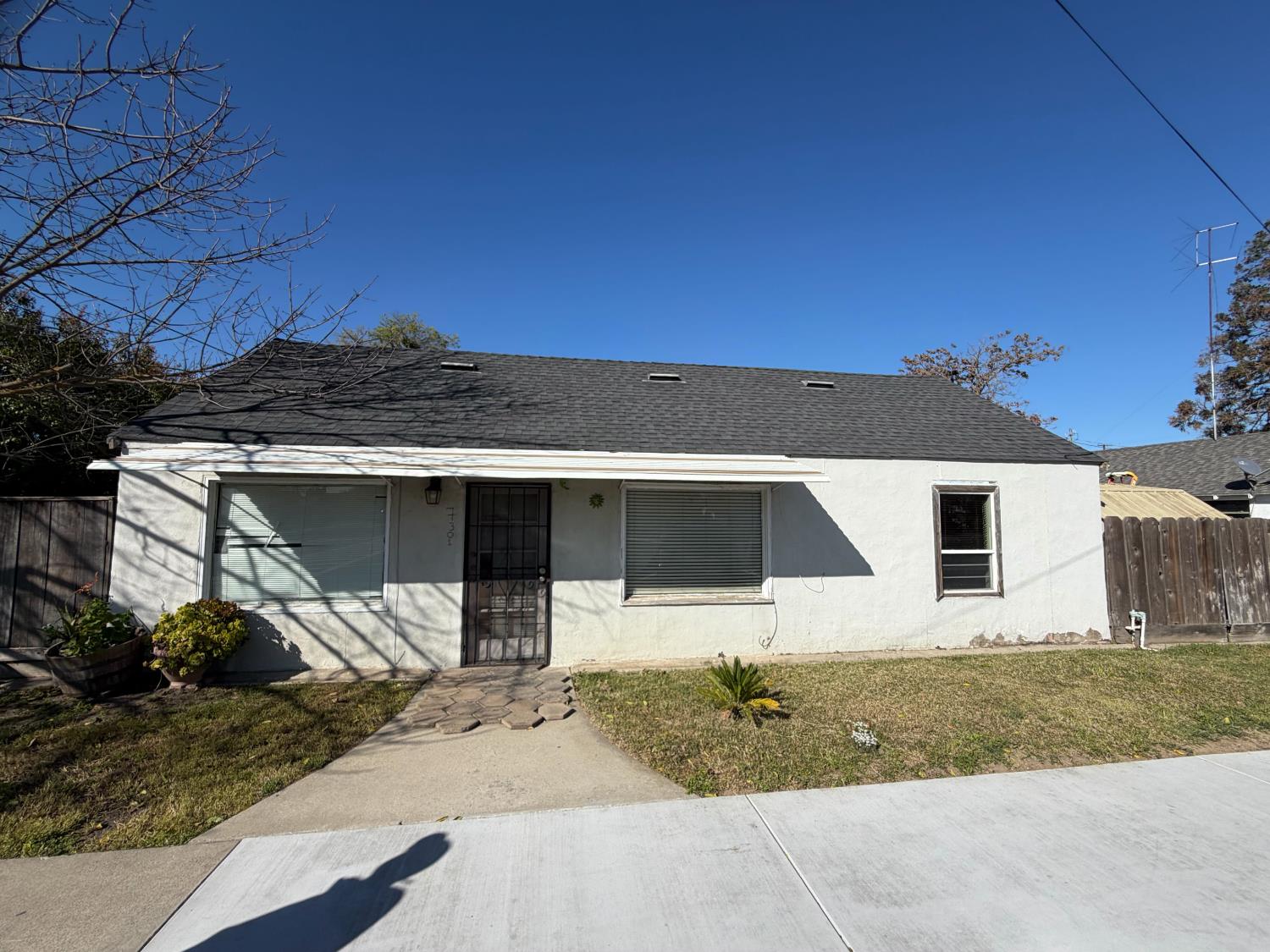 2324 6th St, Hughson, CA 95326