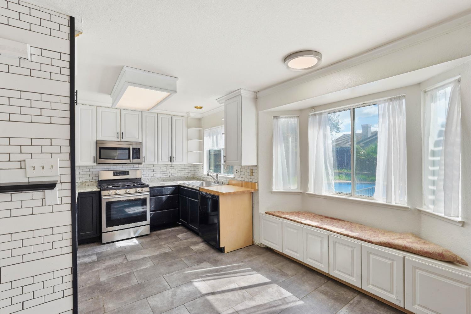 2720 River Cove Dr, Riverbank, CA 95367