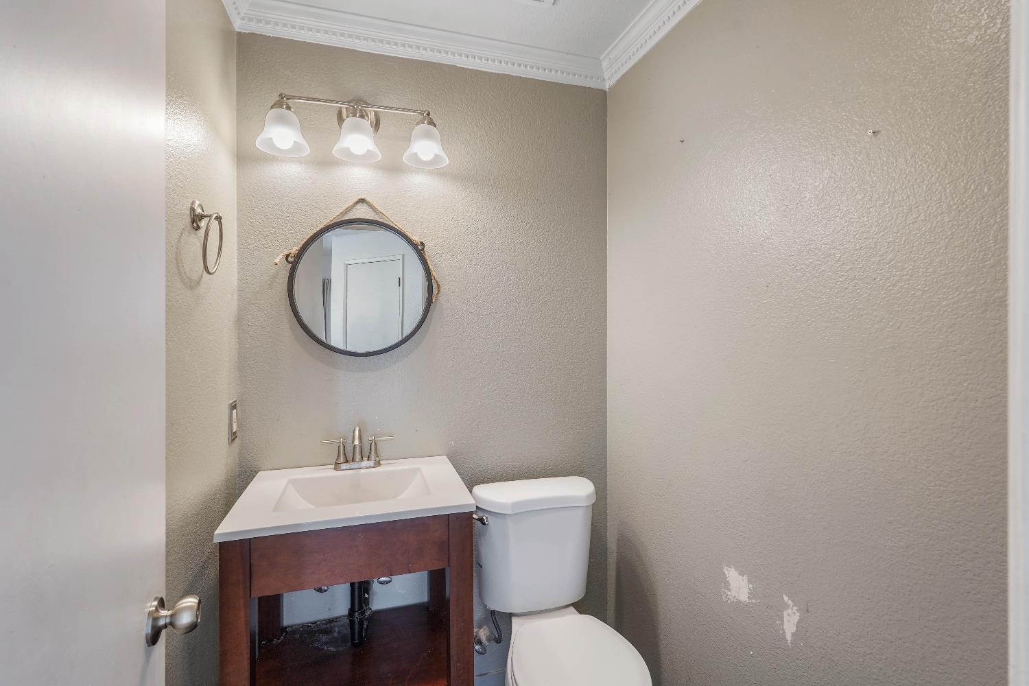 2720 River Cove Dr, Riverbank, CA 95367