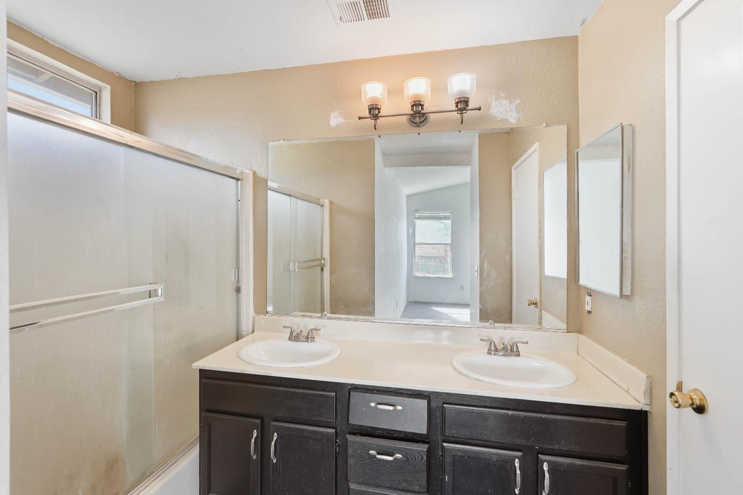 2720 River Cove Dr, Riverbank, CA 95367