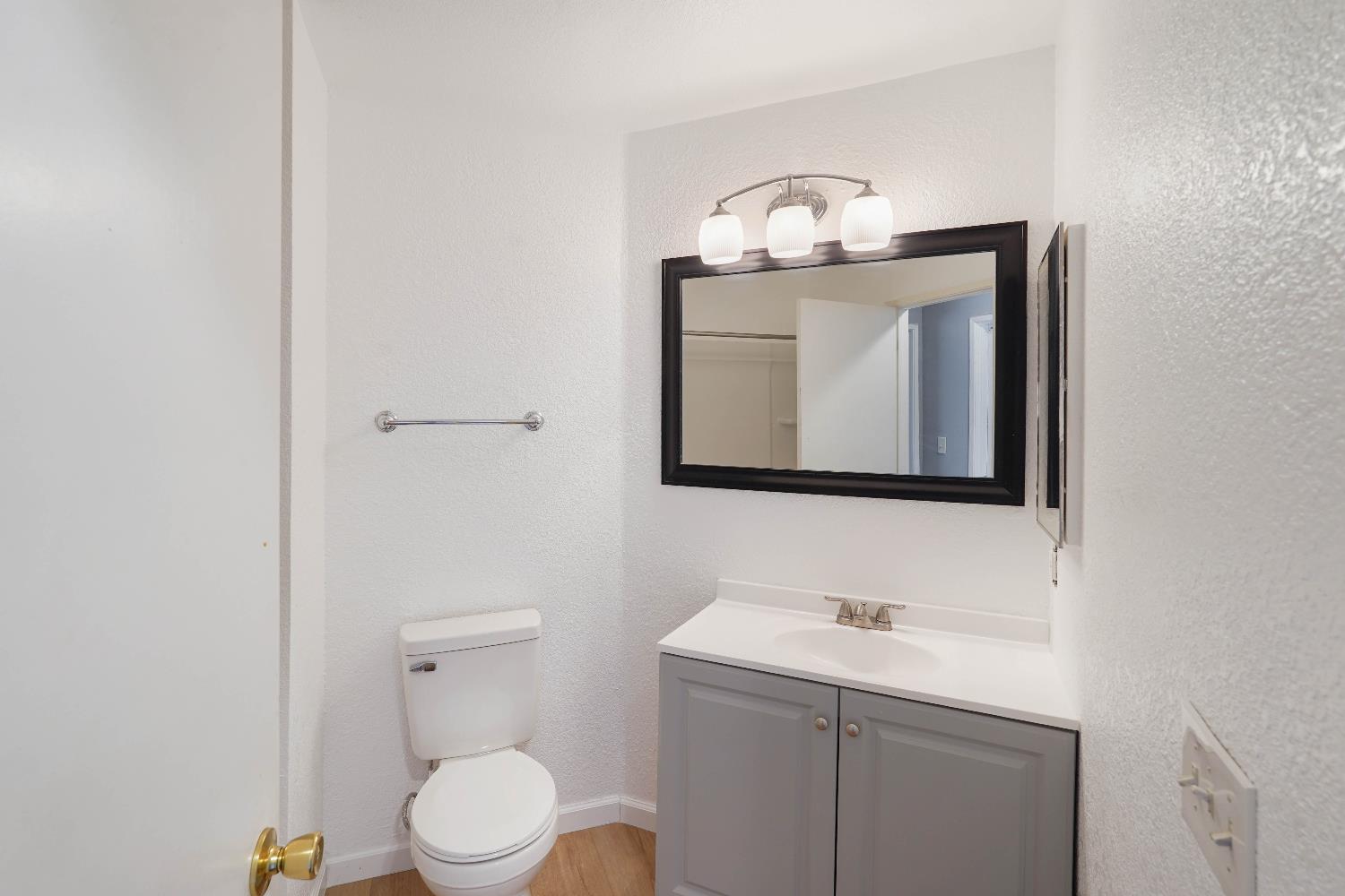 2720 River Cove Dr, Riverbank, CA 95367